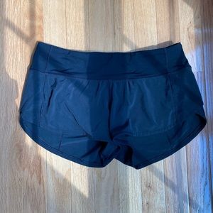 black lululemon speed up shorts 2.5”